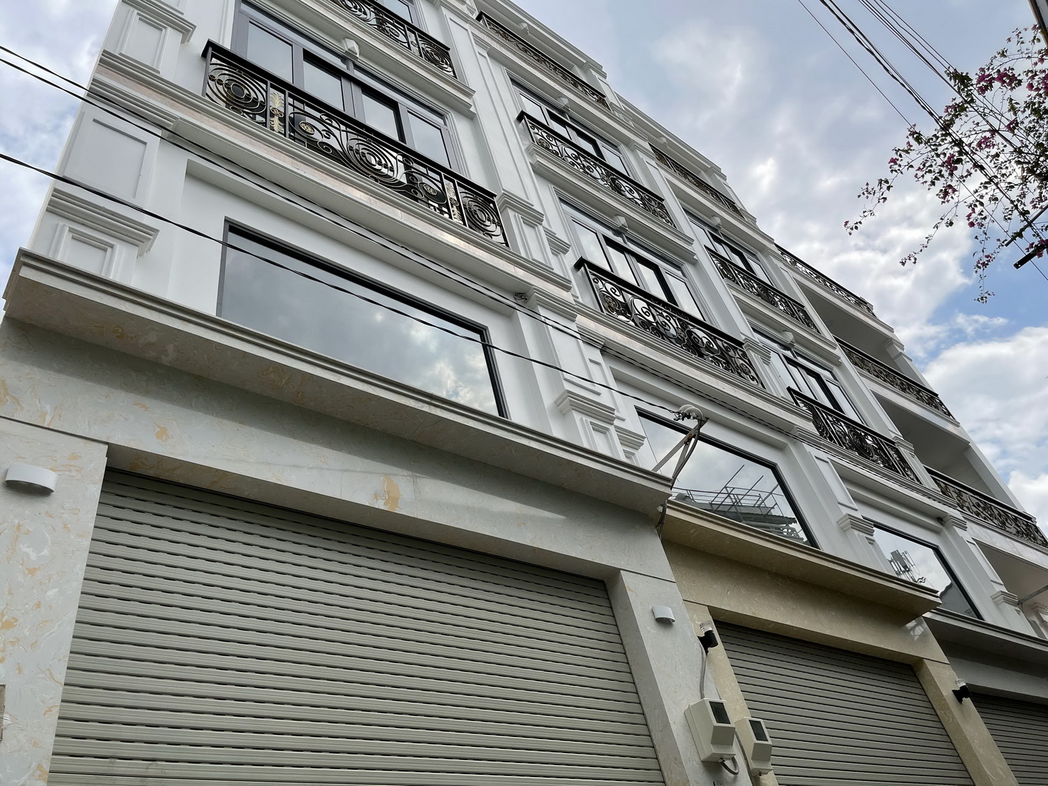 Bán nhà Nguyễn Văn Nghi, Quận Gò Vấp, Tuyệt phẩm 4 lầu thiết kế Cổ Điển tuyệt đẹp, khu dân trí cao